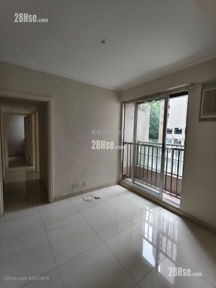 Aberdeen Centre Rental 3 Bedrooms 559 ft²