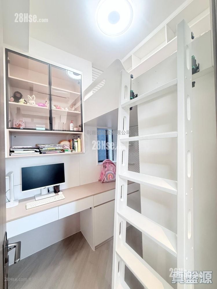 Cullinan Sky Sell 3 Bedrooms , 2 Bathrooms 614 ft²