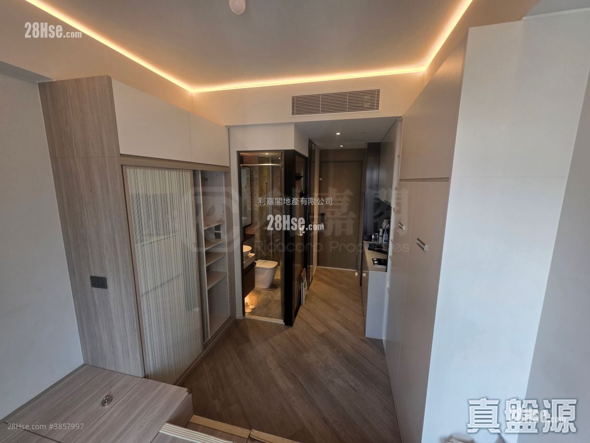 The Henley Rental 238 ft²