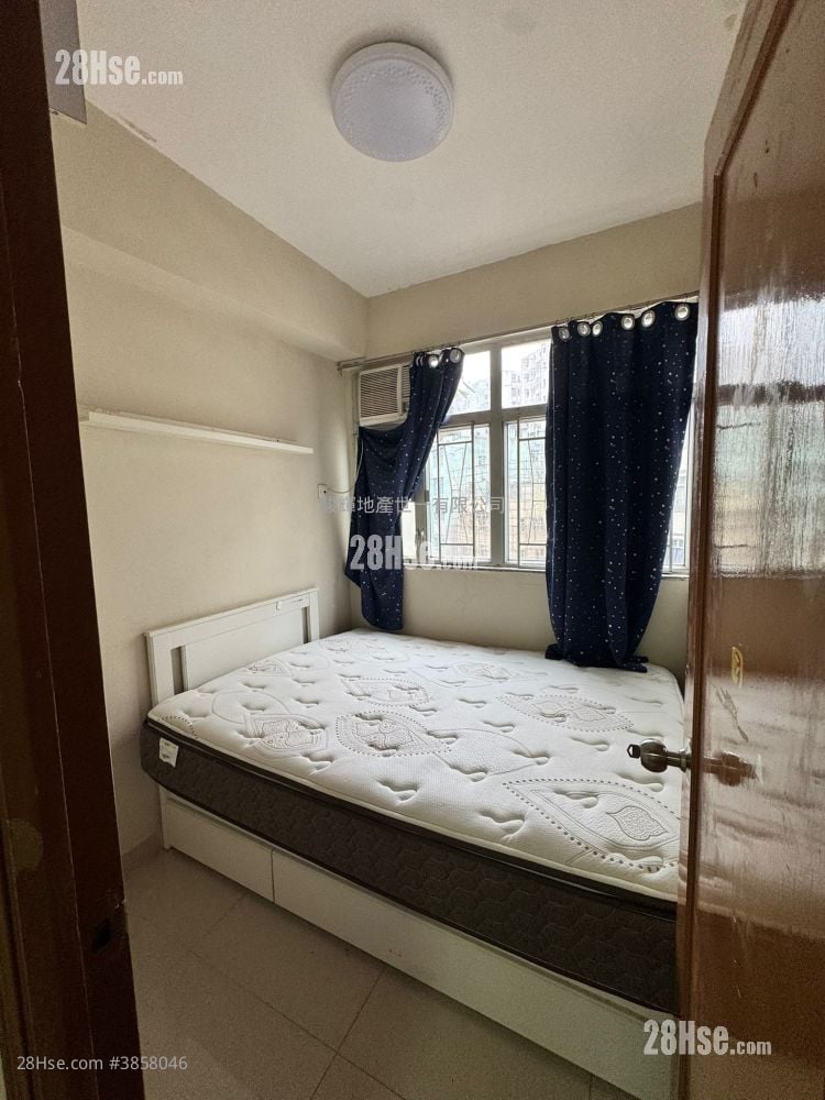 Kam Yuen Building Sell 2 Bedrooms , 1 Bathroom 360 ft²
