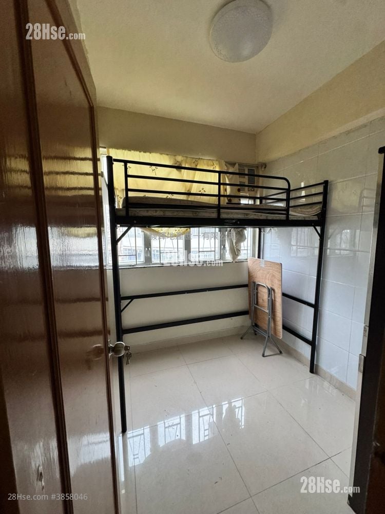 Kam Yuen Building Sell 2 Bedrooms , 1 Bathroom 360 ft²