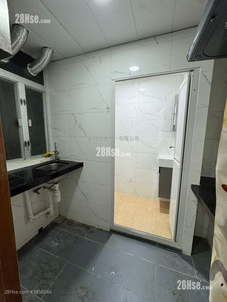 Kam Yuen Building Sell 2 Bedrooms , 1 Bathroom 360 ft²