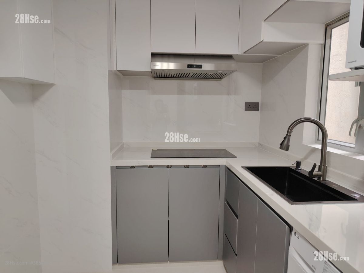 Phoenix Court Rental 3 Bedrooms , 2 Bathrooms 915 ft²