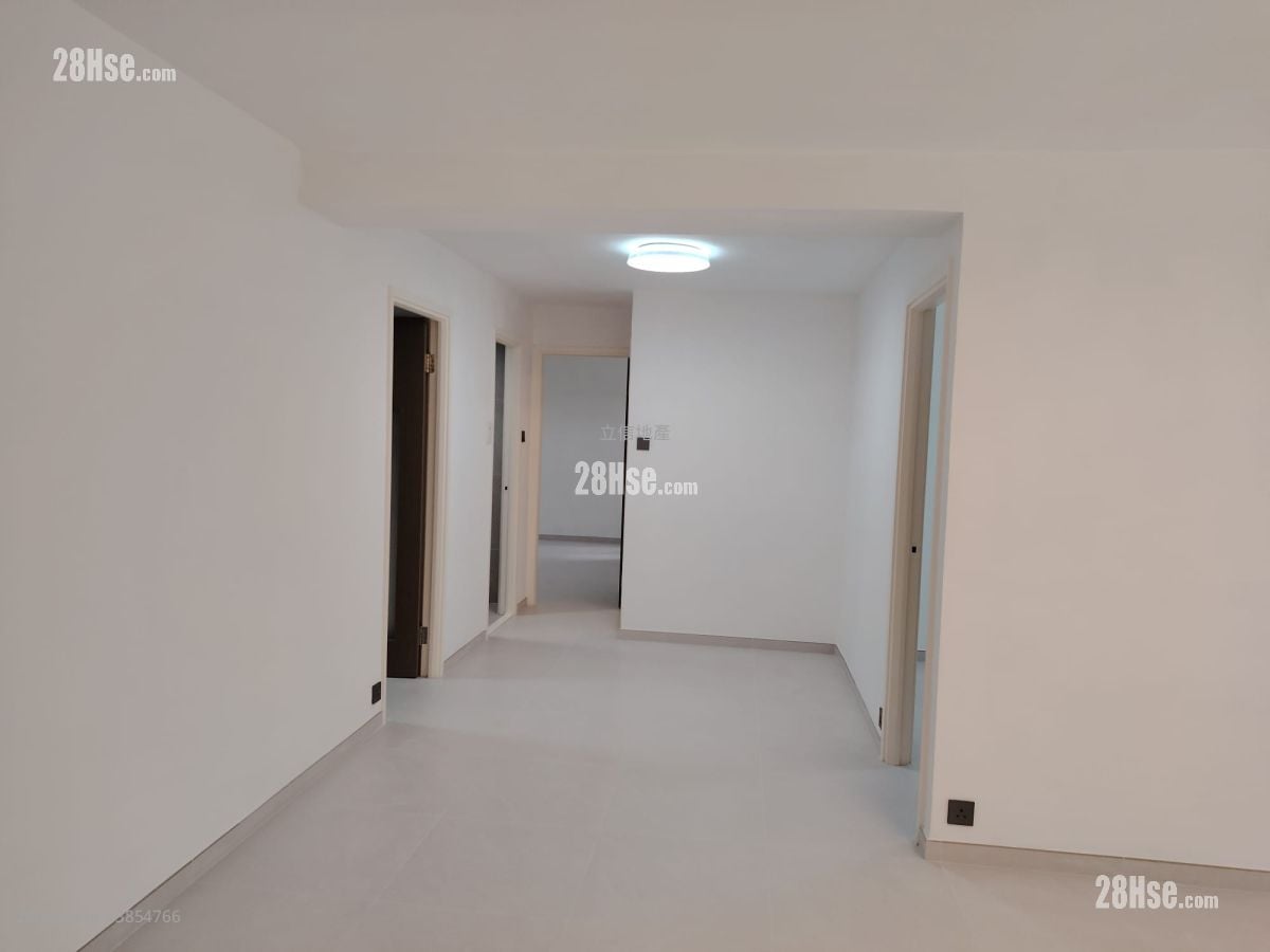 Phoenix Court Rental 3 Bedrooms , 2 Bathrooms 915 ft²
