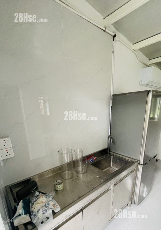Village Rental Studio , 1 Bathroom 180 ft²