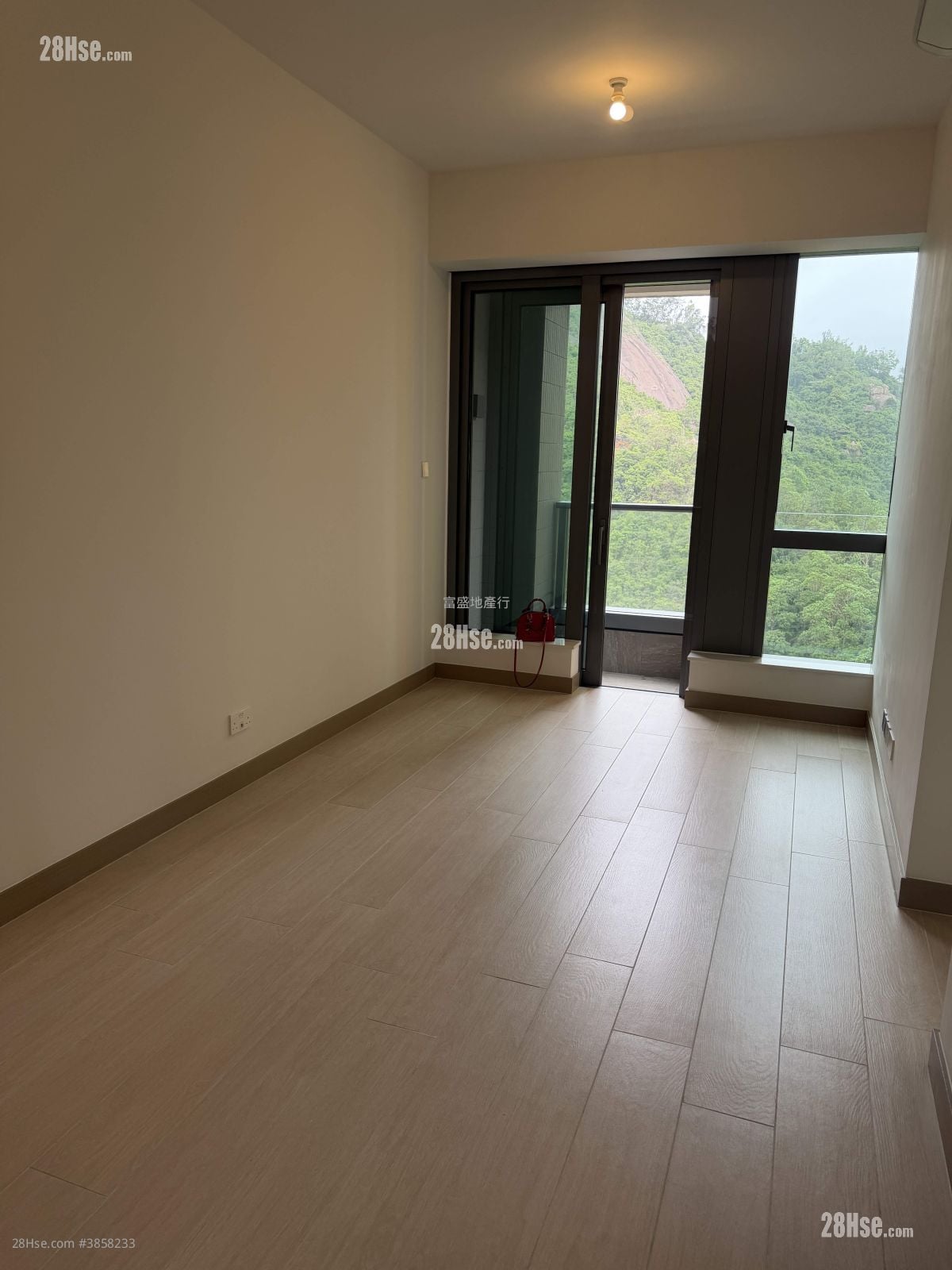 Chill Residence Rental 589 ft²