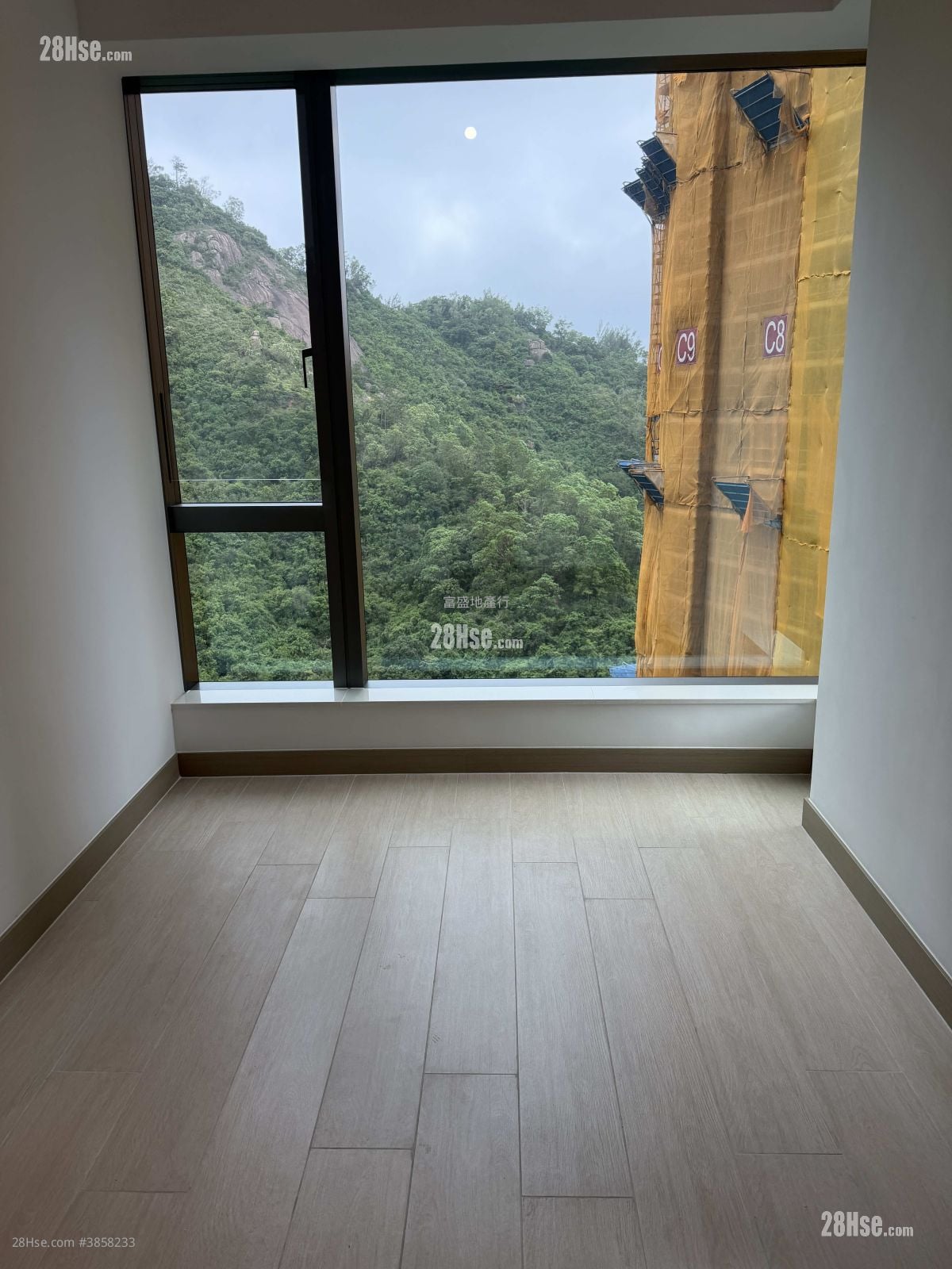 Chill Residence Rental 589 ft²