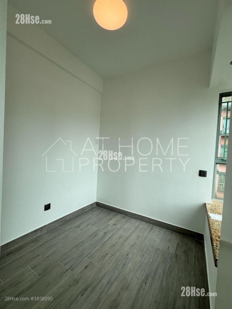 Queen's Terrace Rental 2 Bedrooms , 1 Bathroom 411 ft²