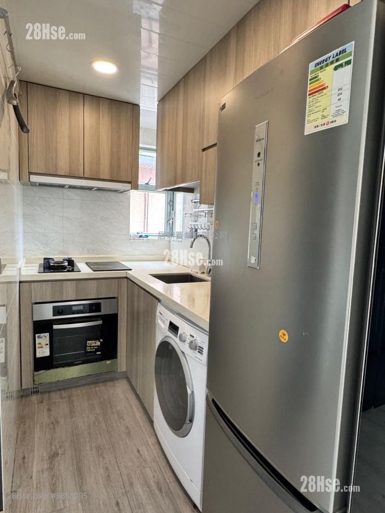 Queen's Terrace Rental 2 Bedrooms , 1 Bathroom 411 ft²