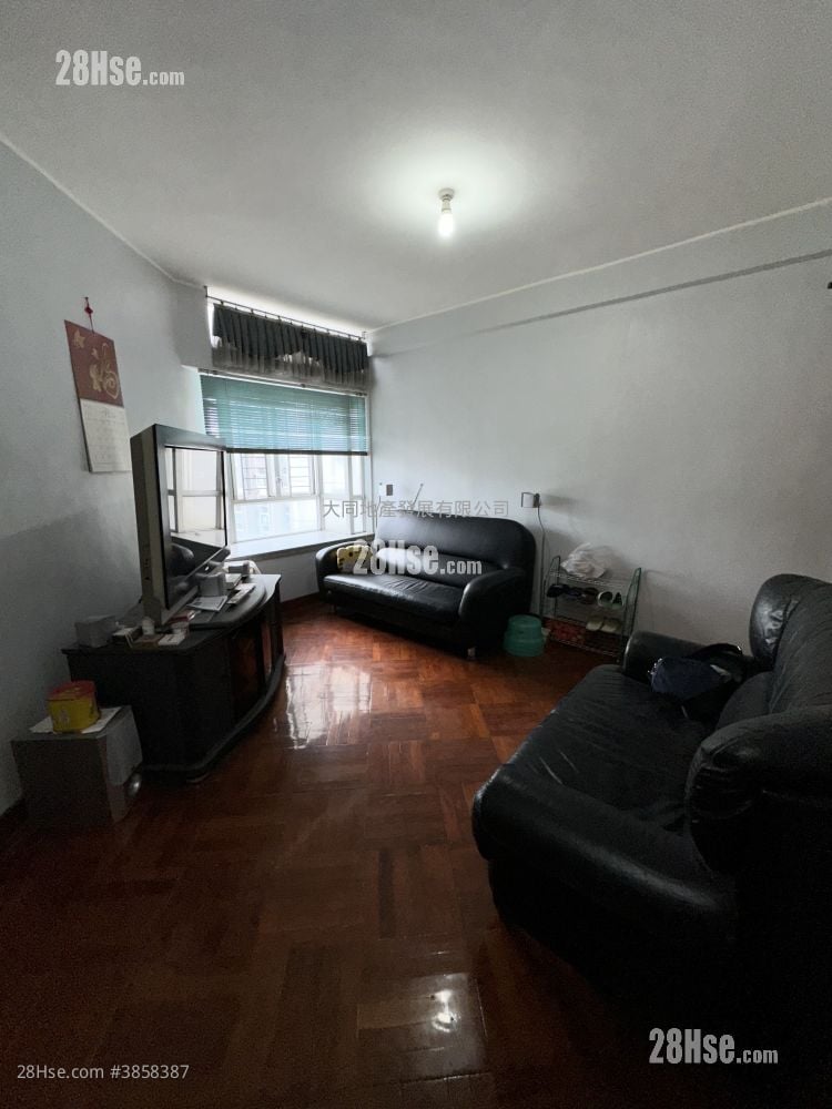 Kingswood Villas Sell 2 Bedrooms , 1 Bathroom 446 ft²