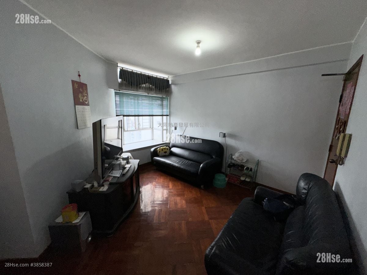 Kingswood Villas Sell 2 Bedrooms , 1 Bathroom 446 ft²