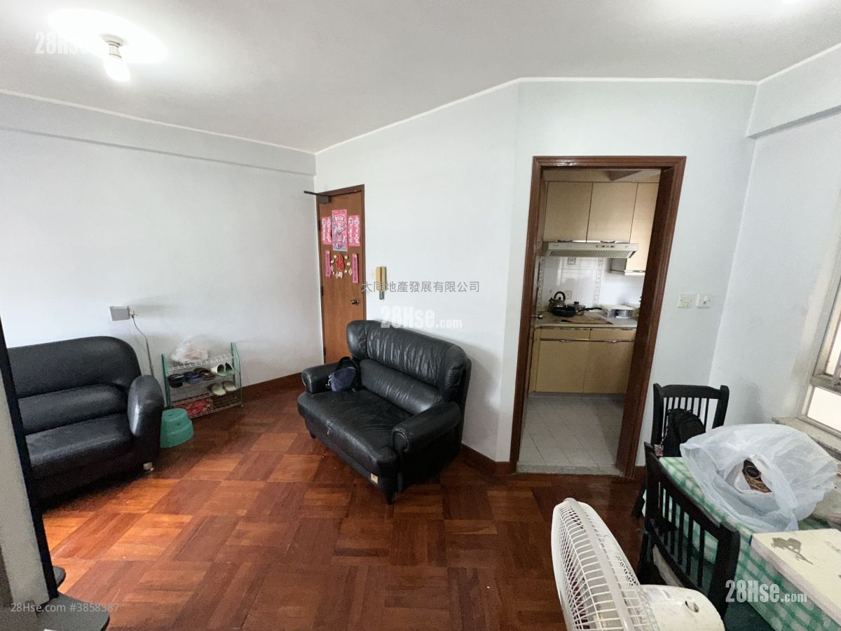 Kingswood Villas Sell 2 Bedrooms , 1 Bathroom 446 ft²