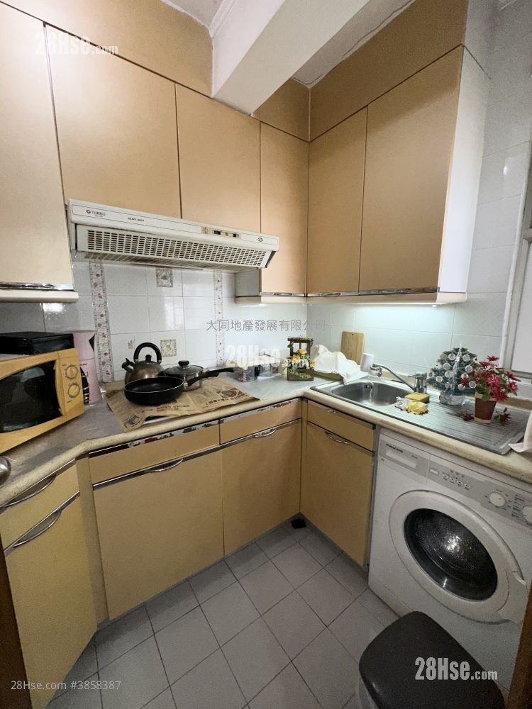 Kingswood Villas Sell 2 Bedrooms , 1 Bathroom 446 ft²