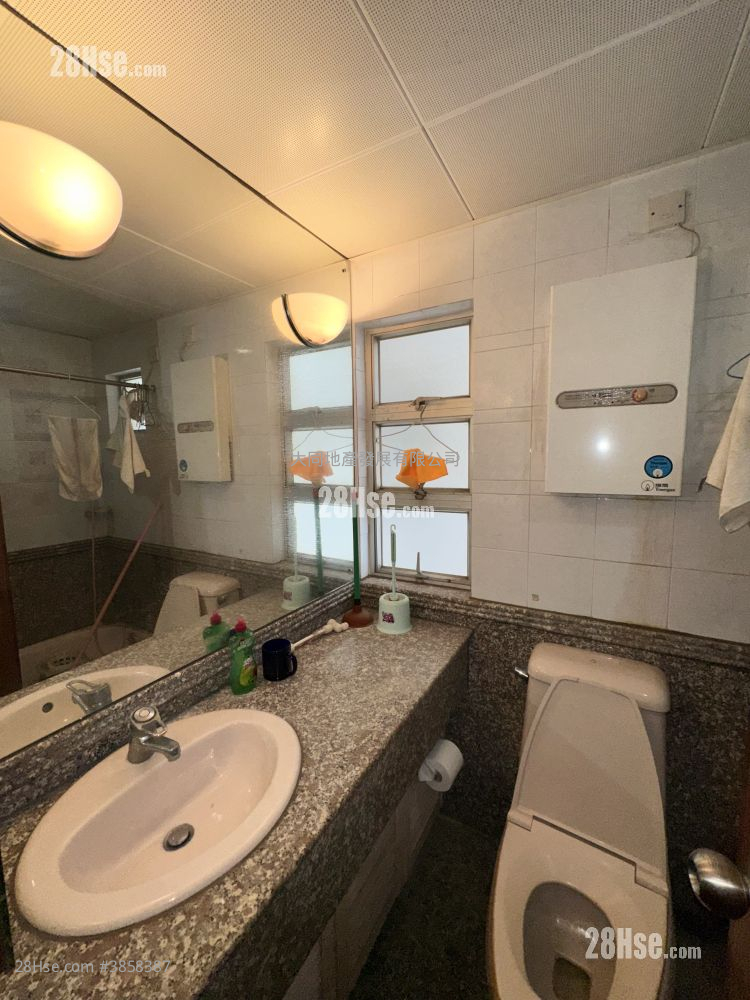Kingswood Villas Sell 2 Bedrooms , 1 Bathroom 446 ft²