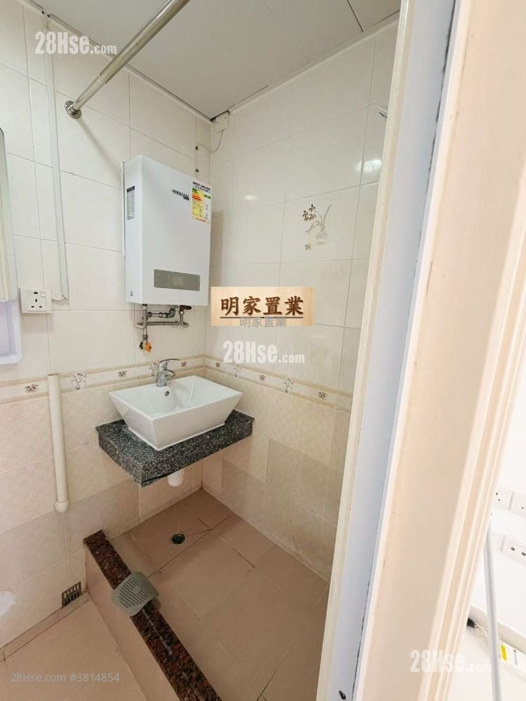 Hayon Building Rental 2 Bedrooms , 1 Bathroom 251 ft²