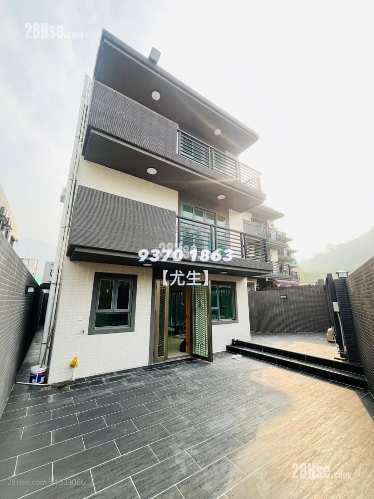 Village Rental 5+ Bedrooms , 4 Bathrooms 2,100 ft²