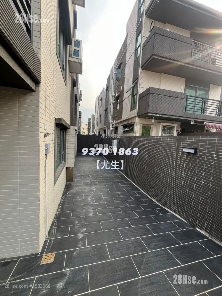 Village Rental 5+ Bedrooms , 4 Bathrooms 2,100 ft²