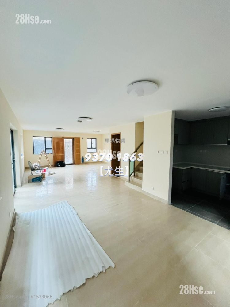 Village Rental 5+ Bedrooms , 4 Bathrooms 2,100 ft²