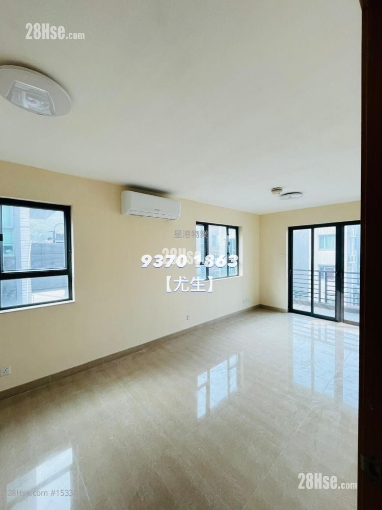 Village Rental 5+ Bedrooms , 4 Bathrooms 2,100 ft²