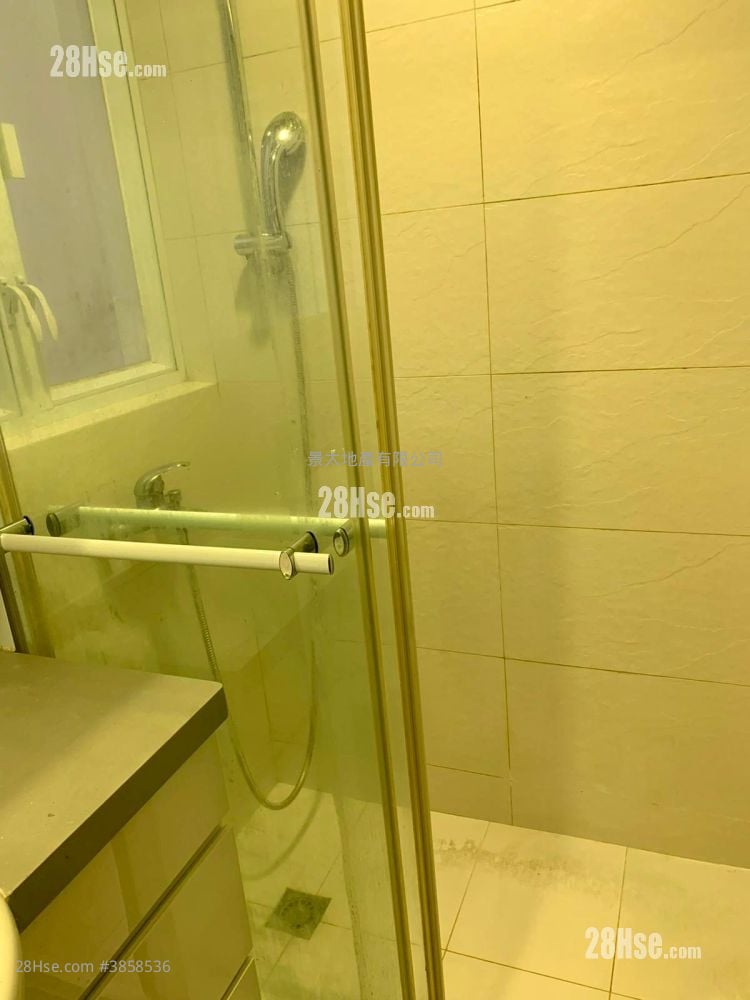 Tung Hing Building Sell 2 Bedrooms , 1 Bathroom 385 ft²