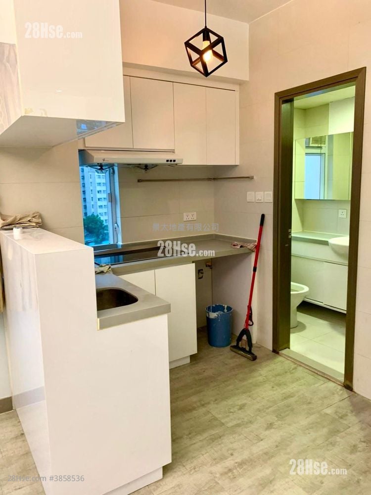 Tung Hing Building Sell 2 Bedrooms , 1 Bathroom 385 ft²
