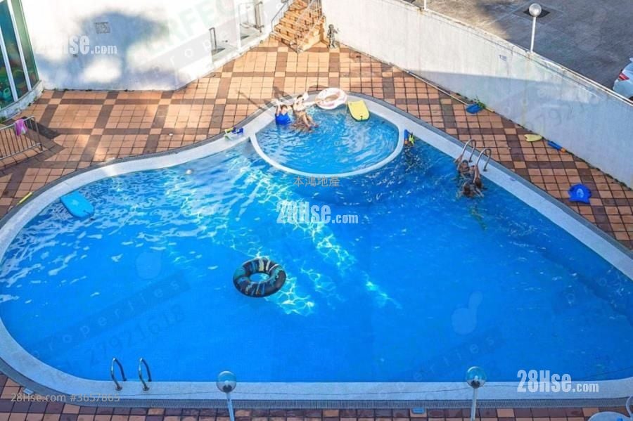 Villa Royale Sell 4 Bedrooms 1,234 ft²