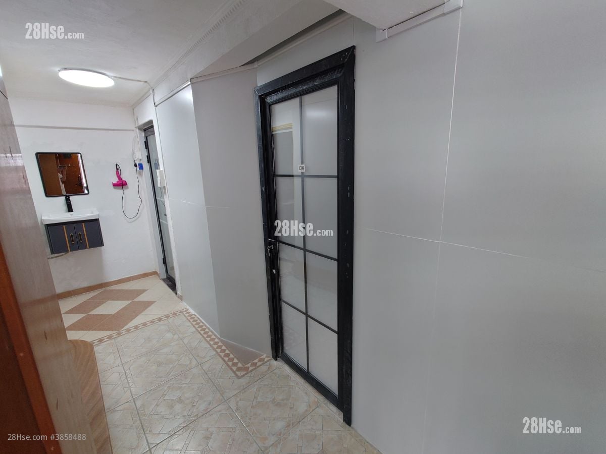 Cheung Shue Tan Sell 4 Bedrooms , 2 Bathrooms 650 ft²