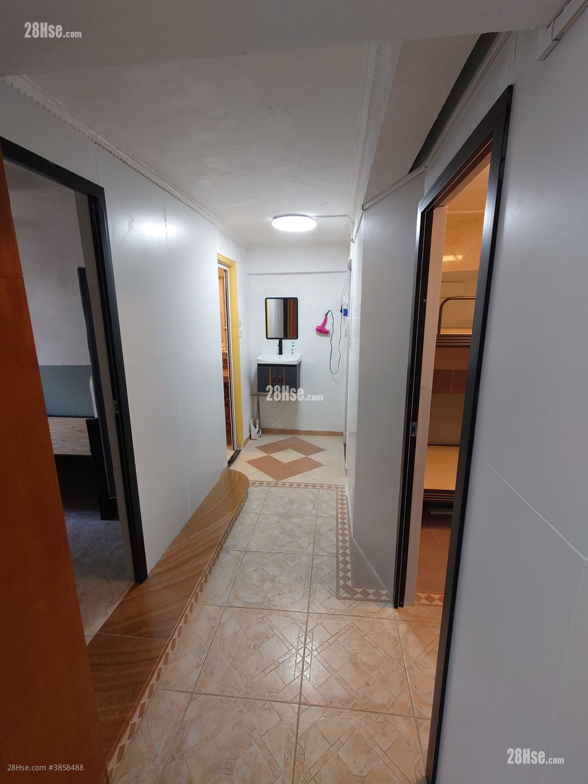 Cheung Shue Tan Sell 4 Bedrooms , 2 Bathrooms 650 ft²