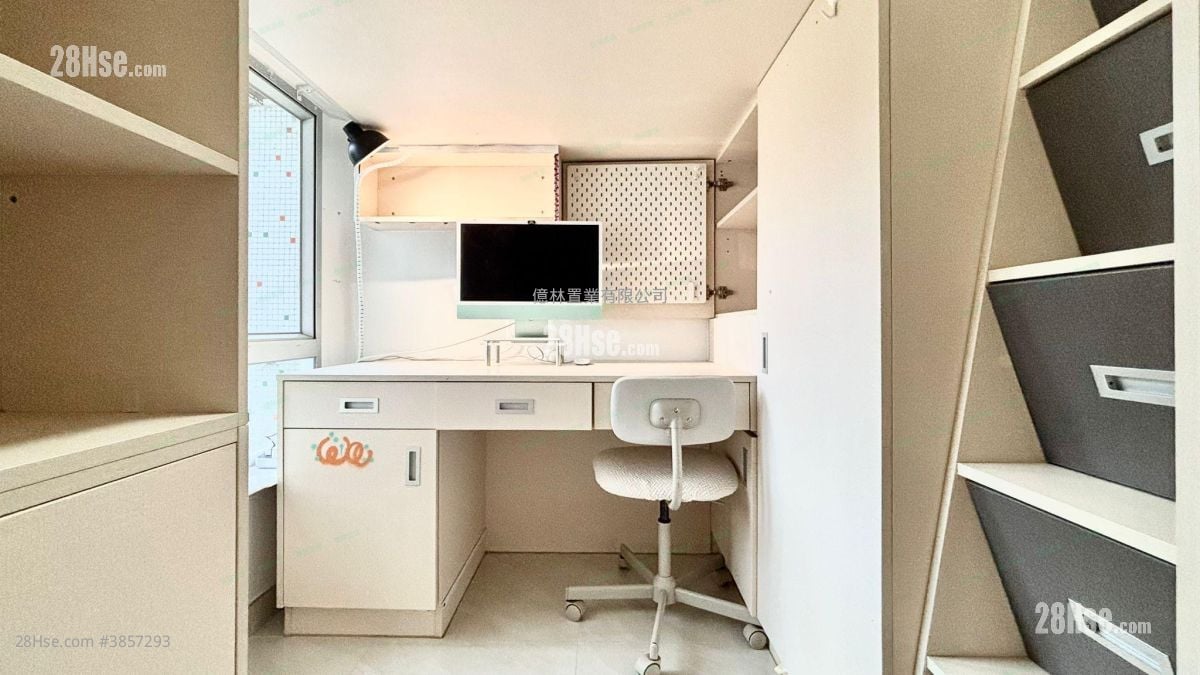Hing Tin Estate Sell 3 Bedrooms , 1 Bathroom 489 ft²