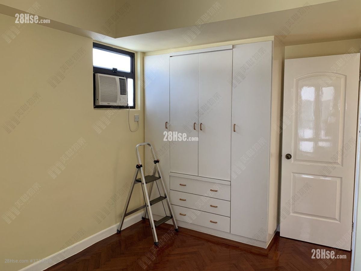 Arran Court Sell 2 Bedrooms , 2 Bathrooms 728 ft²