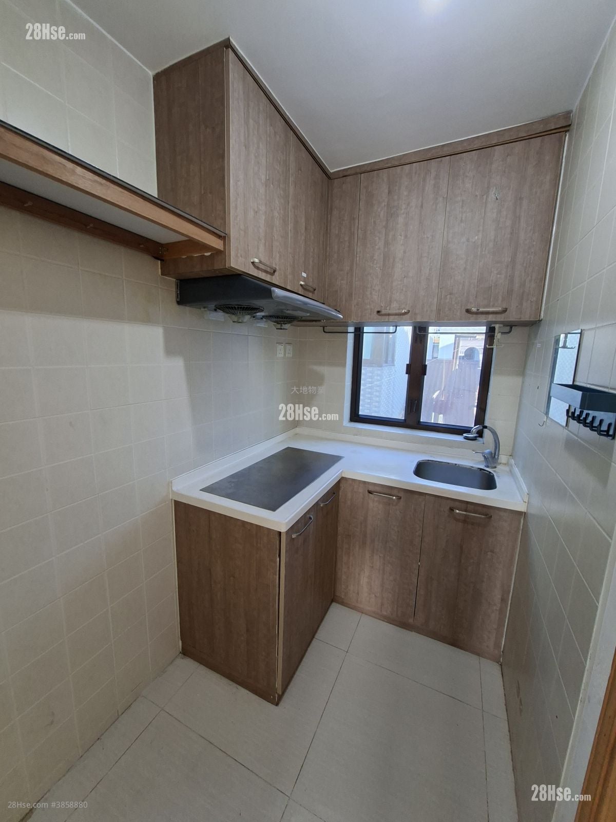 Village Sell 5+ Bedrooms , 3 Bathrooms 1,080 ft²