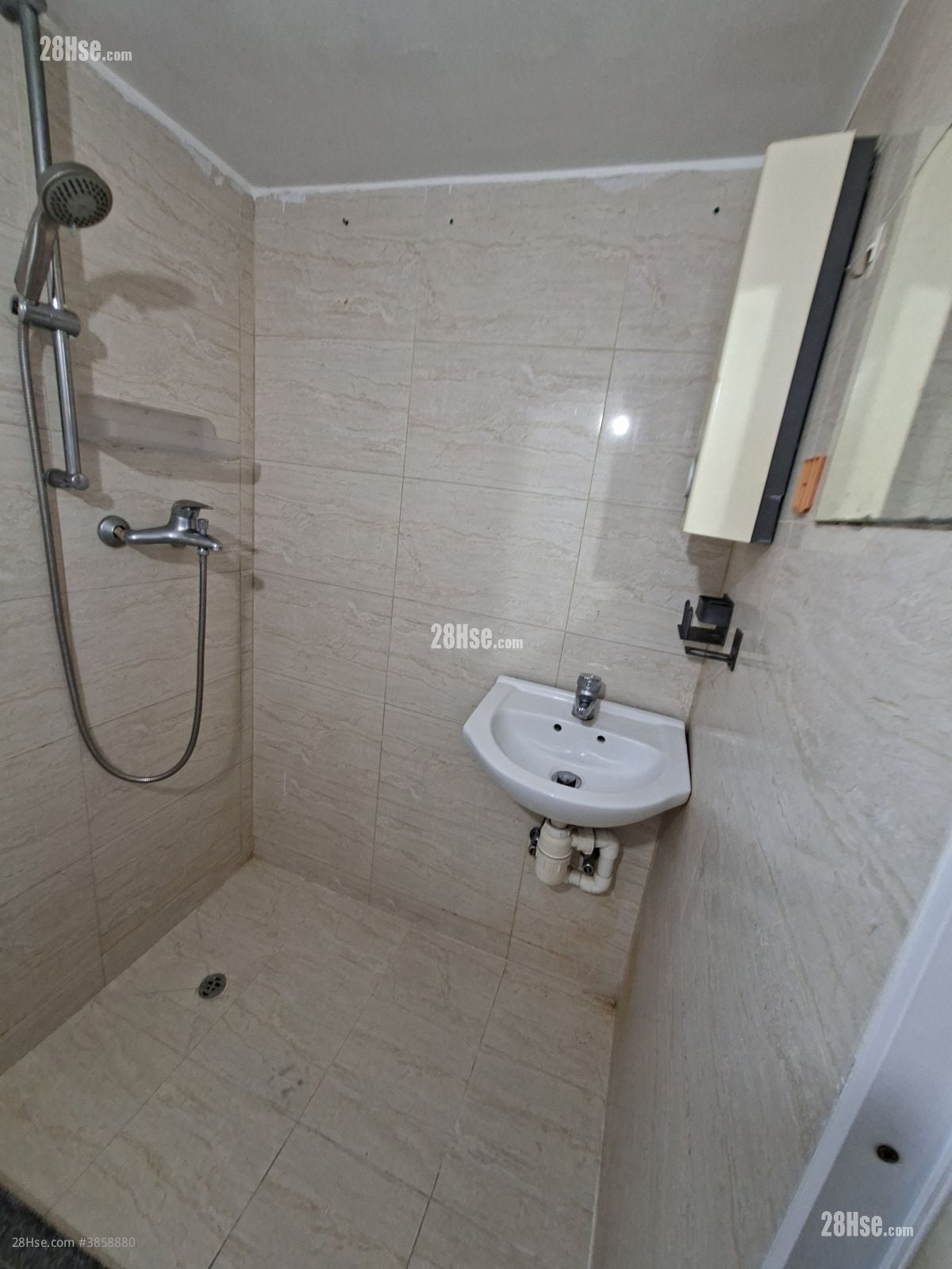 Village Sell 5+ Bedrooms , 3 Bathrooms 1,080 ft²