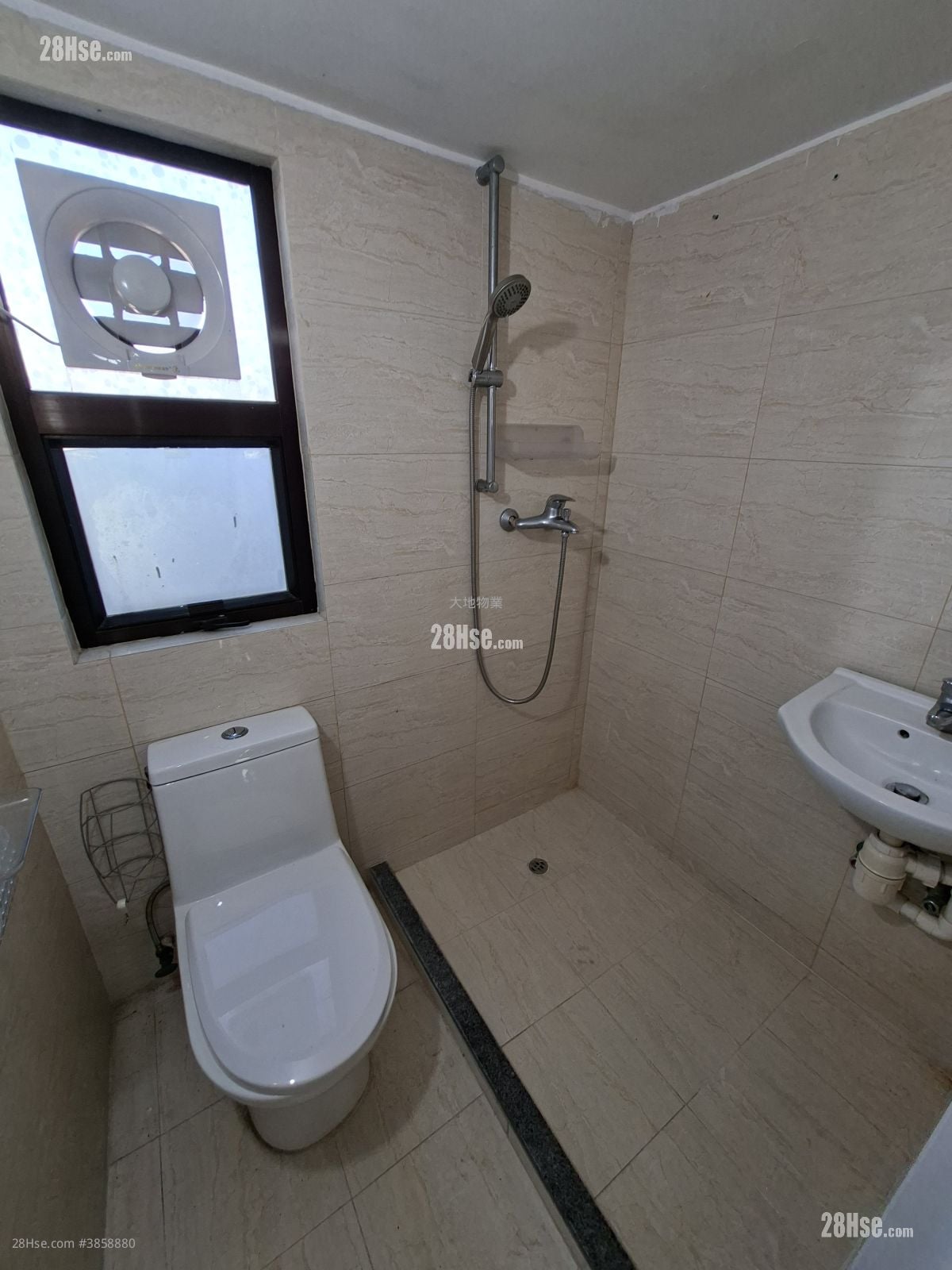 Village Sell 5+ Bedrooms , 3 Bathrooms 1,080 ft²