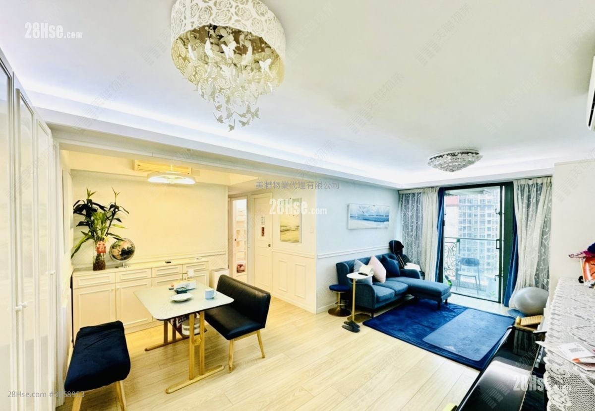 Residence Oasis Sell 3 Bedrooms 763 ft²