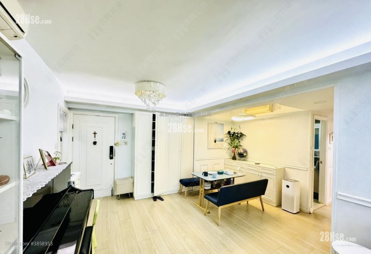 Residence Oasis Sell 3 Bedrooms 763 ft²