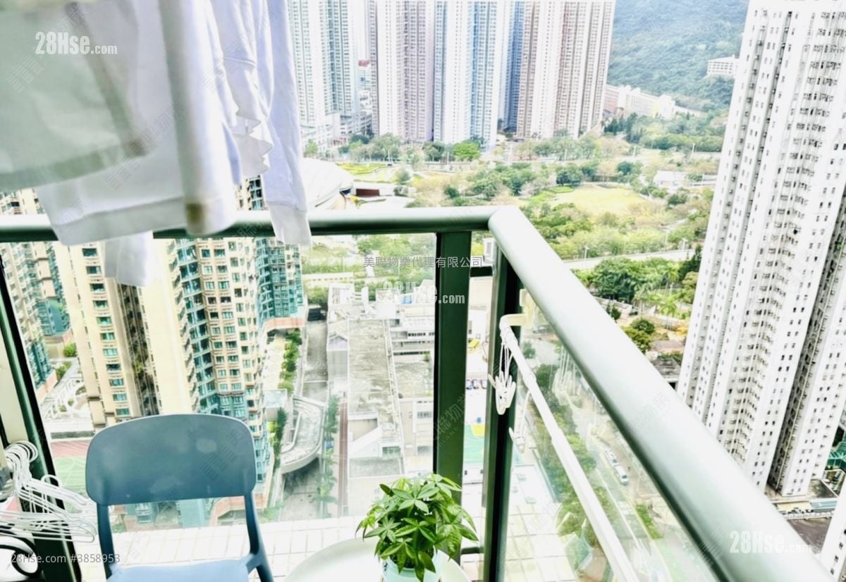 Residence Oasis Sell 3 Bedrooms 763 ft²