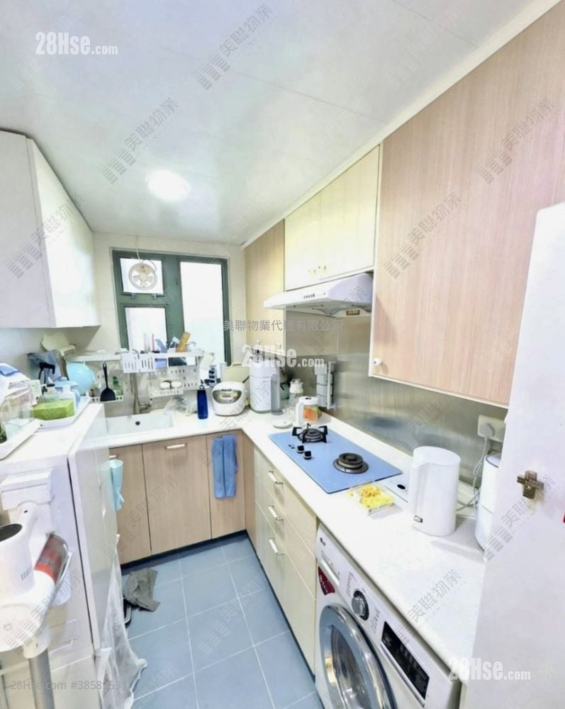 Residence Oasis Sell 3 Bedrooms 763 ft²