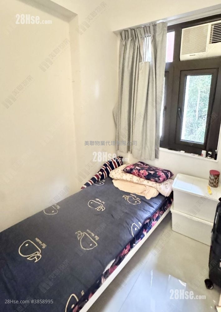 Woodcrest Hill Sell 3 Bedrooms , 2 Bathrooms 936 ft²