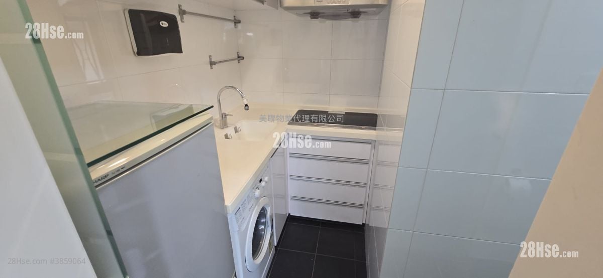 Wai Wah Centre Sell 2 Bedrooms 297 ft²