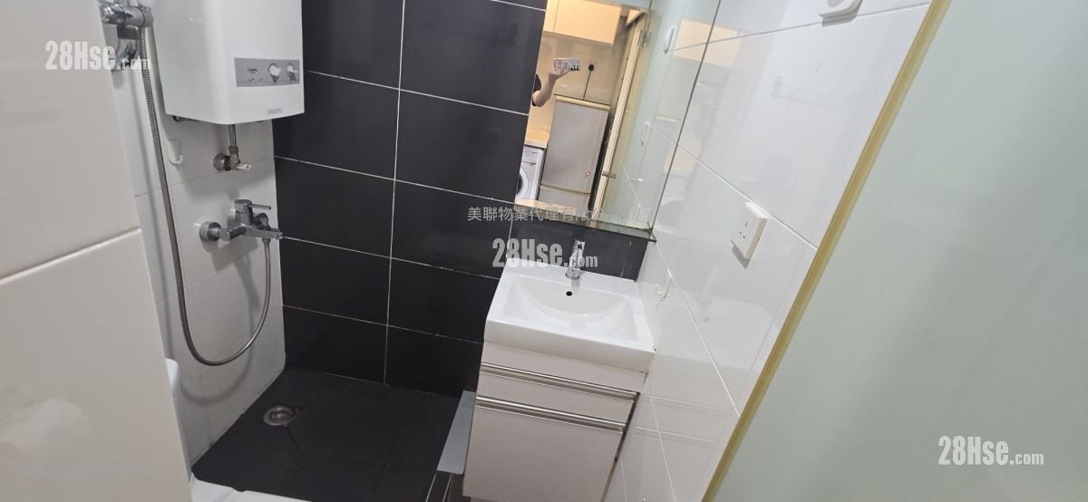 Wai Wah Centre Sell 2 Bedrooms 297 ft²