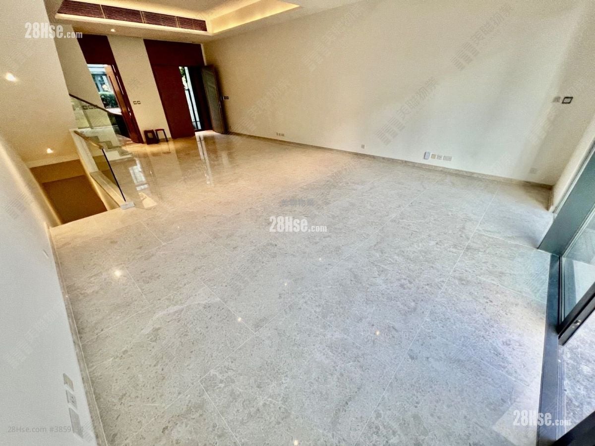 living room: St Barths Sell 3 Bedrooms , 4 Bathrooms 2,151 ft²