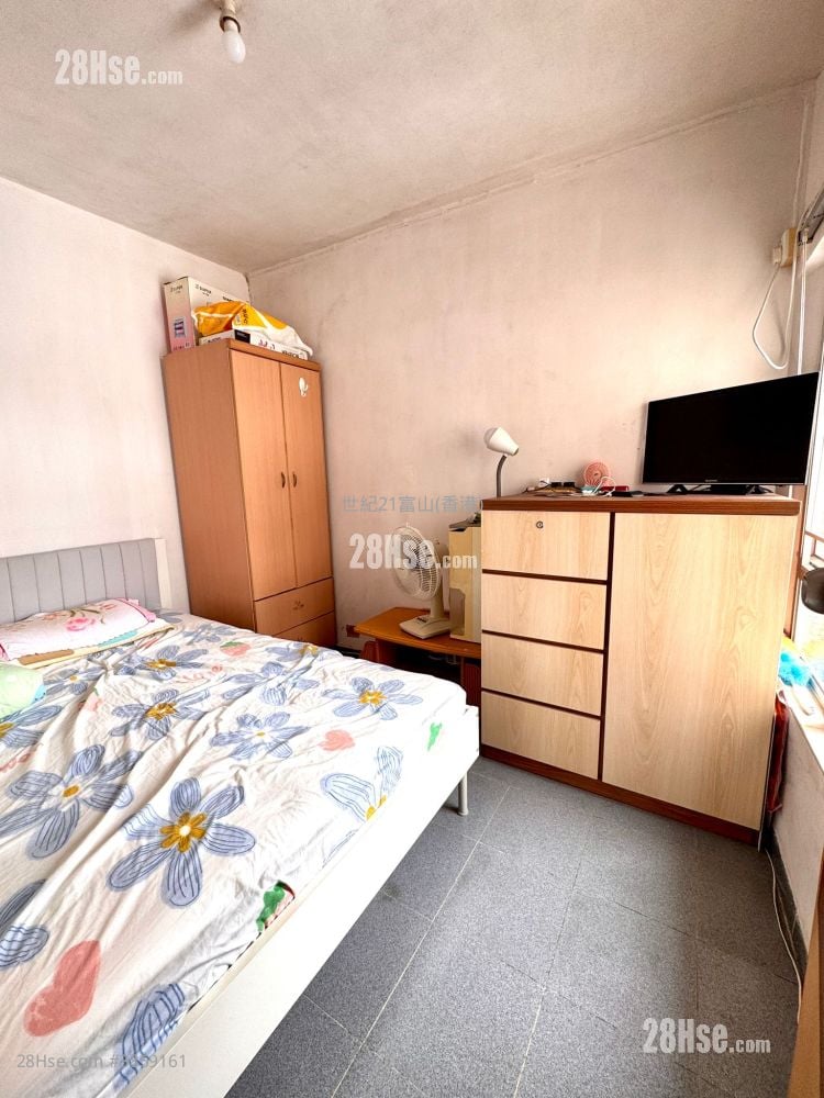 Fung Tak Estate Sell 3 Bedrooms 489 ft²