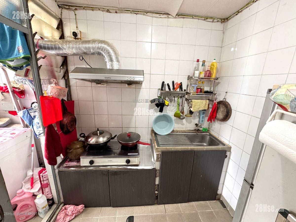 Fung Tak Estate Sell 3 Bedrooms 489 ft²