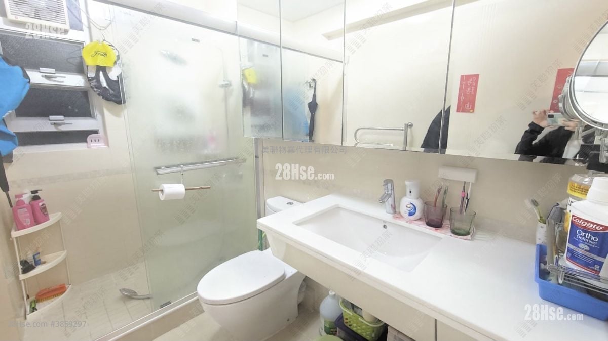 Tai Po Garden Sell 3 Bedrooms 859 ft²