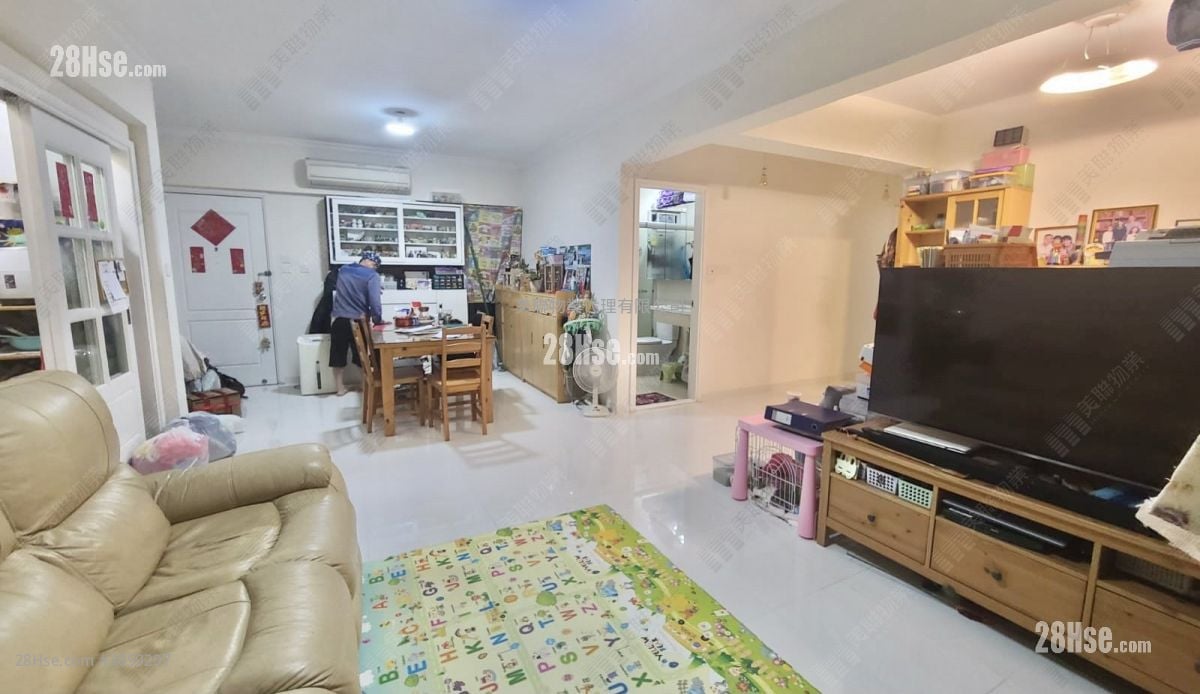 Tai Po Garden Sell 3 Bedrooms 859 ft²