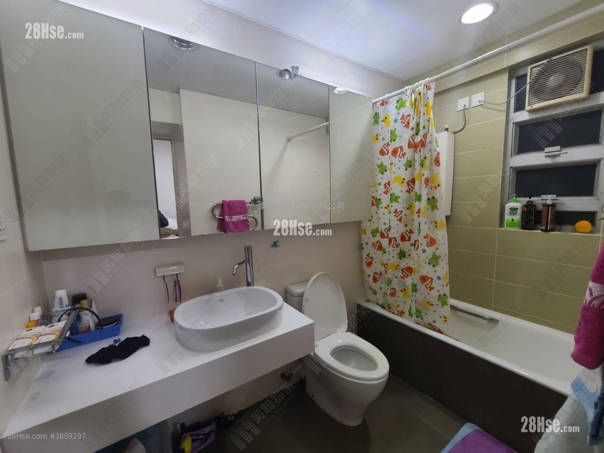Tai Po Garden Sell 3 Bedrooms 859 ft²