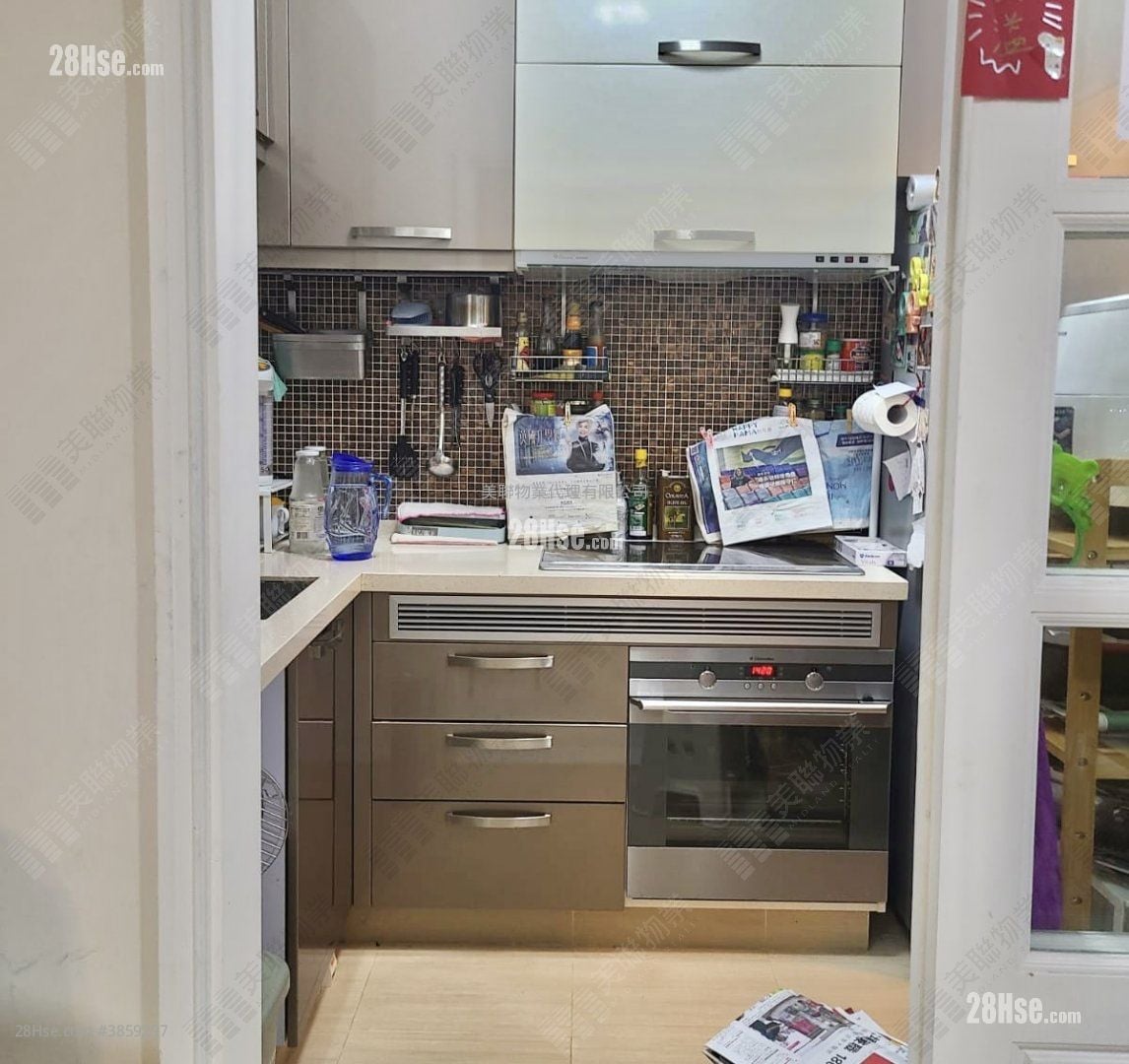 Tai Po Garden Sell 3 Bedrooms 859 ft²