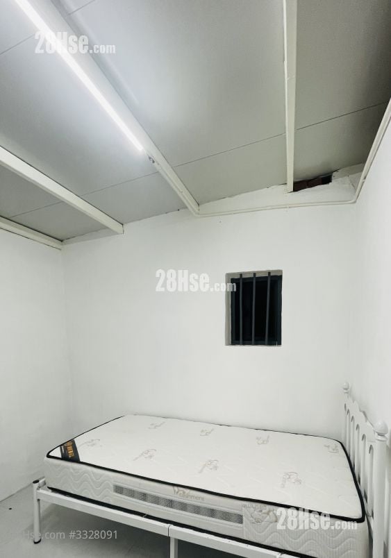 Village Rental Studio , 1 Bathroom 180 ft²