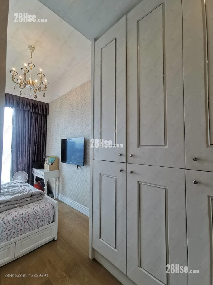 One Silversea Sell 3 Bedrooms , 2 Bathrooms 968 ft²