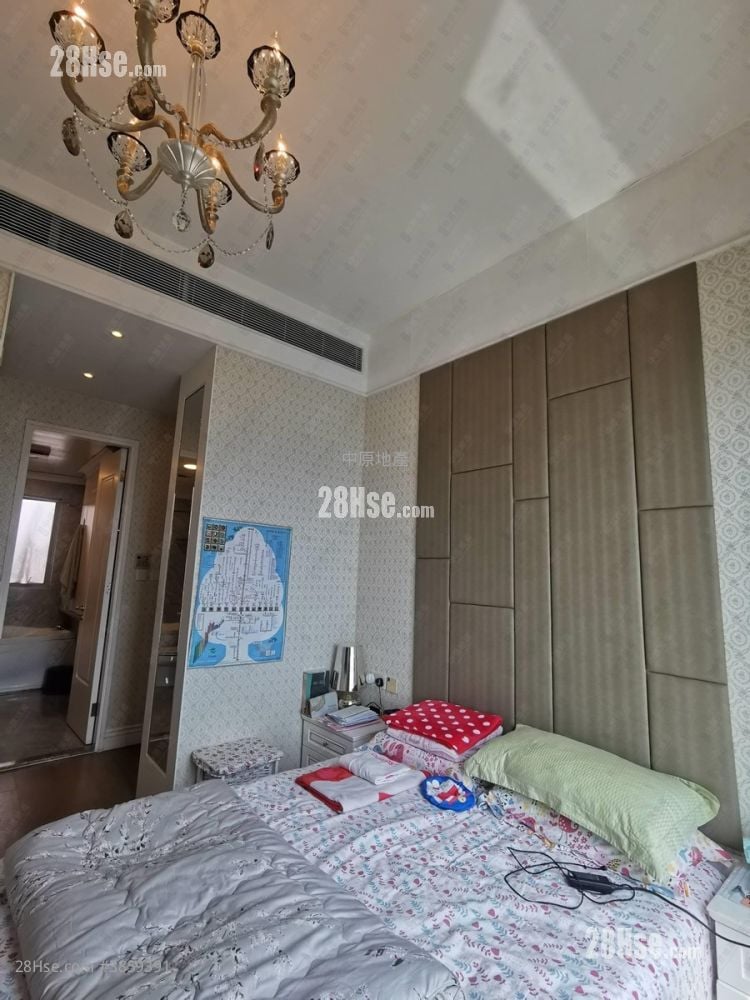 One Silversea Sell 3 Bedrooms , 2 Bathrooms 968 ft²